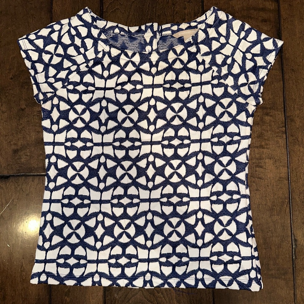 Banana Republic Size SP Navy/White Graphic Shirt